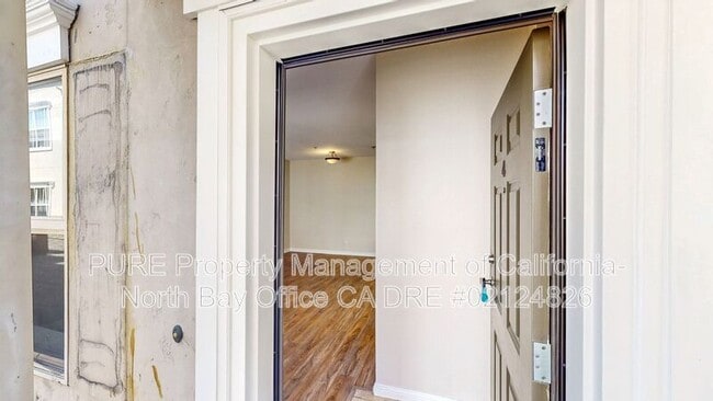 Building Photo - 110 5th St Unit #4