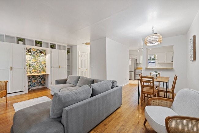 Photo - Park Flex Stays-Woodcroft Furnished Townhome! Utilities included - Available for variable term le...