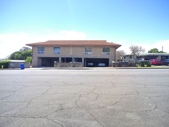 Building Photo - 1820MAKU Unit A2