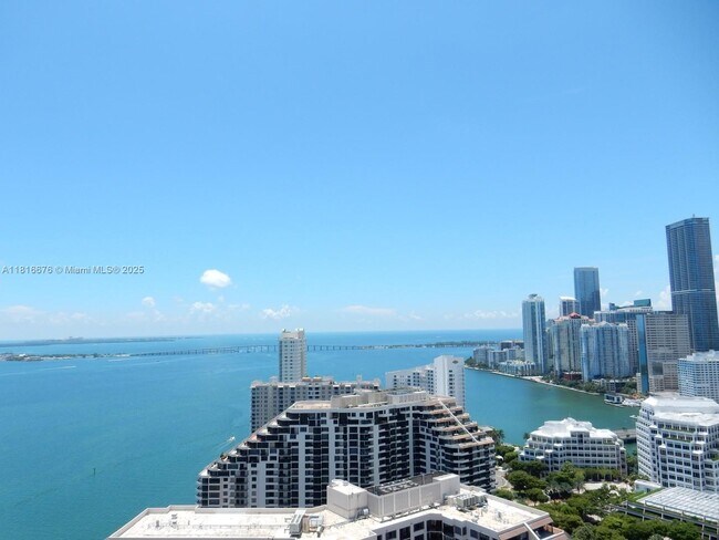 Photo - 848 Brickell Key Dr Unidad 3303 Rental