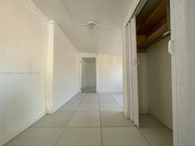 Photo - 633 NW 15th Ave