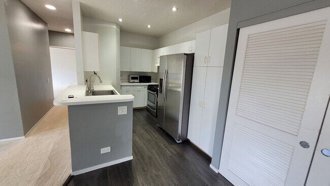 Photo - Centrally Located 2bd, 2bath, 2 pkg 1176sqft unit $2900