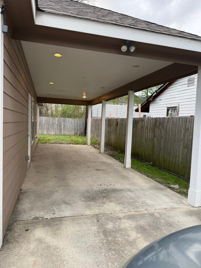 Photo - 6125 Rollins St