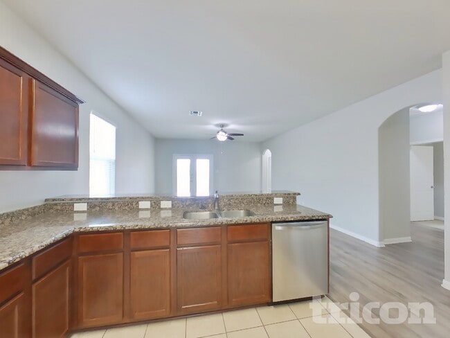 Photo - 417 Sapphire Ln