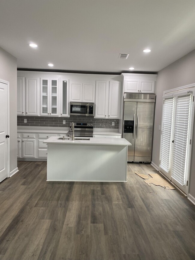 Photo - 48 Claire Dr SE