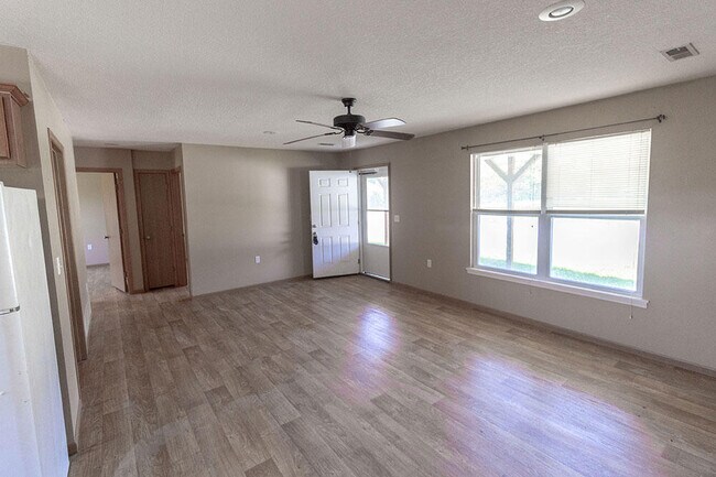 Photo - 1544 Florence Dr