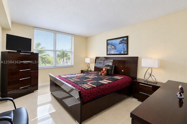 2501 S Ocean Dr Unit 323