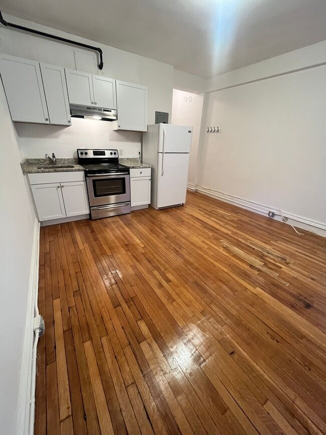 Photo - 9/1 No Fee! Updated Studio by Northeastern, Symphony