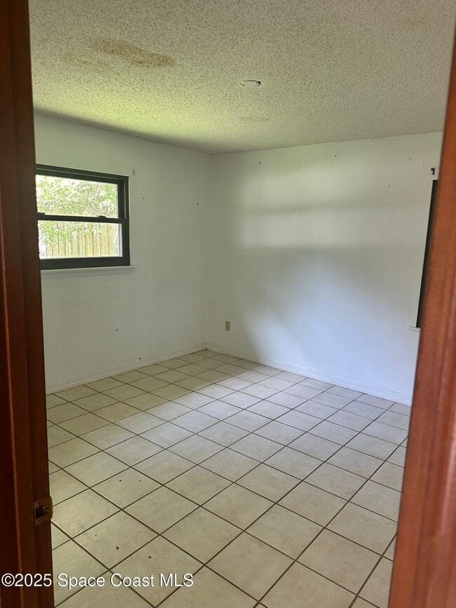Photo - 836 Glencove Ave NW