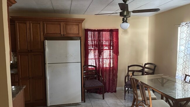 Photo - 1618 Henry St