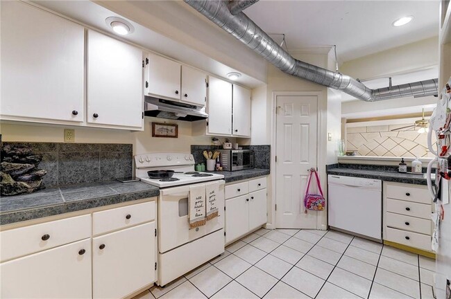 Photo - 1712 Lakeshore Dr Unidad A