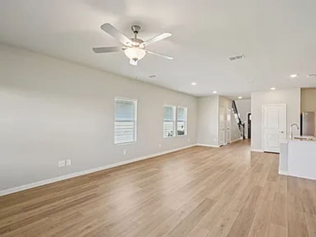 Photo - 709 Leavenworth Dr