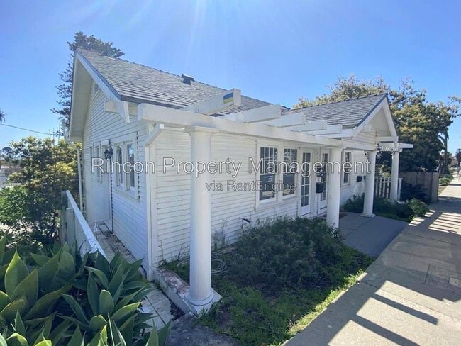 Photo - 658 Poli St