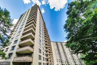 Building Photo - 5225 Pooks Hill Rd Unit 1612N Rental