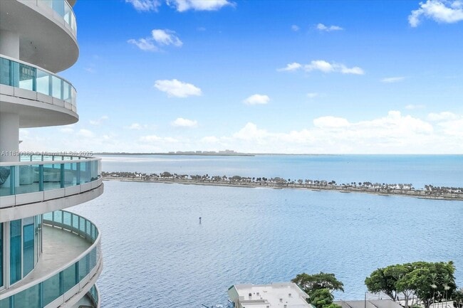 Building Photo - 2127 Brickell Ave Unit 2005