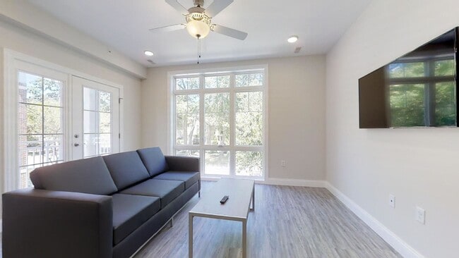 Photo - 309 W Washington St