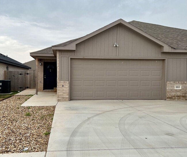 Building Photo - 1013 Preston Trails