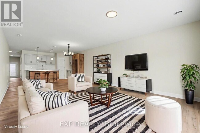 Photo - 440 Falcon Ln