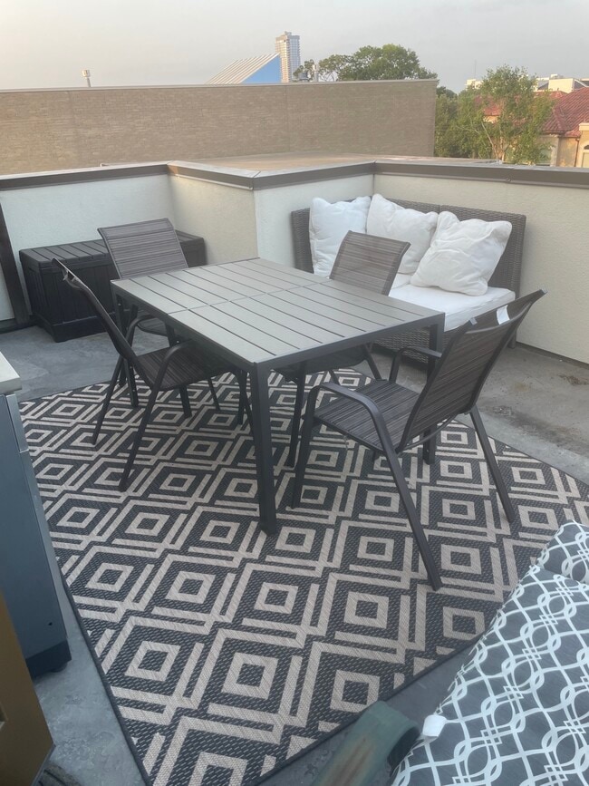 Photo - 802 W Drew St