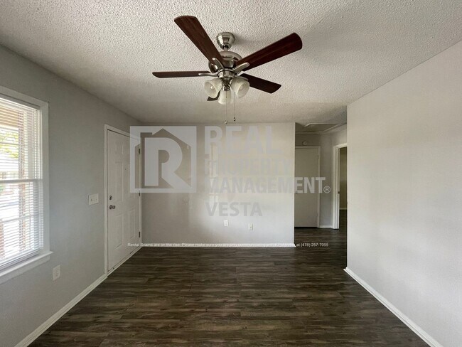 Photo - 406 Russell Pkwy Unit 2