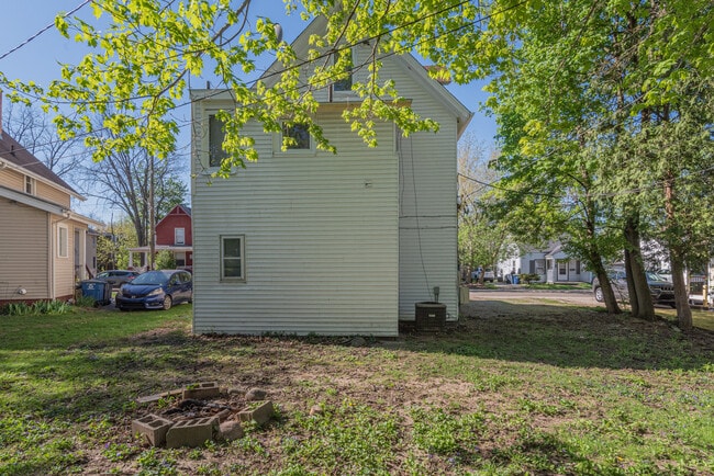 Photo - 917 Sylvan Ave