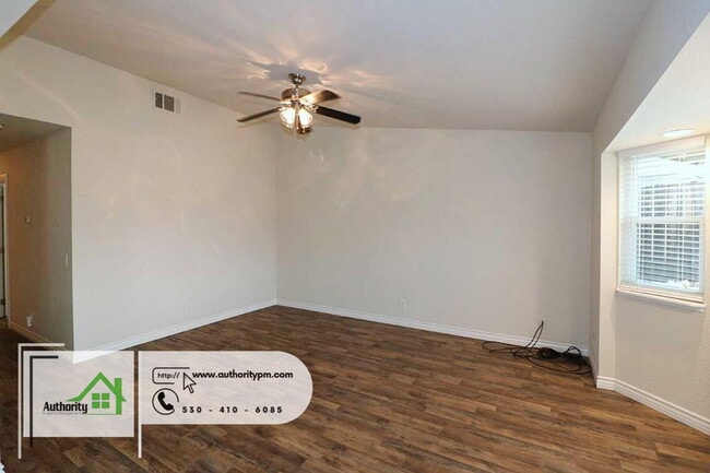 Photo - 808 Springer Dr