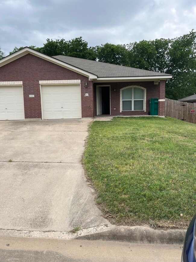 Photo - 314 Jeff Gordon Dr Unit A