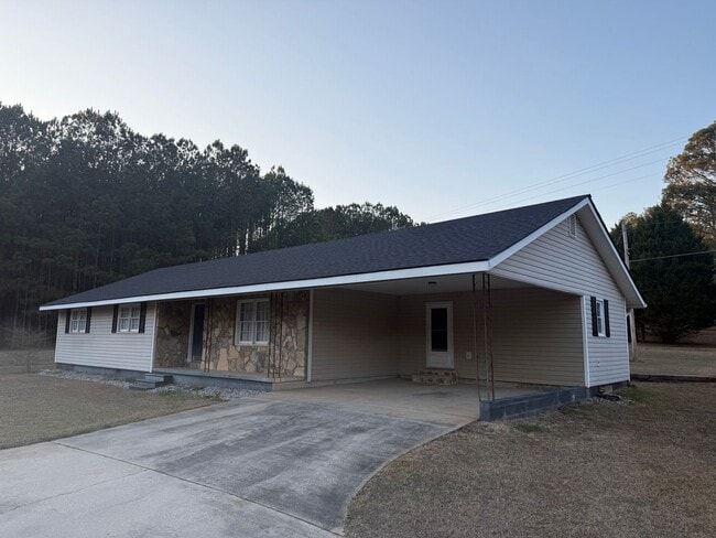 Photo - Renovated countryside 4 bedroom 2 bathroom ranch on 2 acres! Must see!