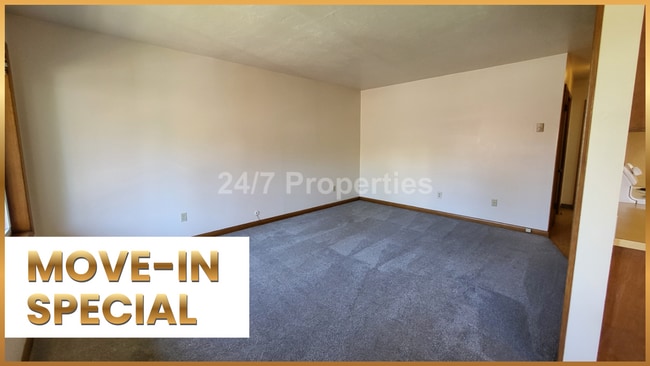 Building Photo - Beautiful 1 BD | 1 BA Apartment with a View - Near OHSU Campus! Unit 07