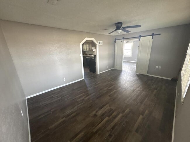 Photo - 806 N Capelle St