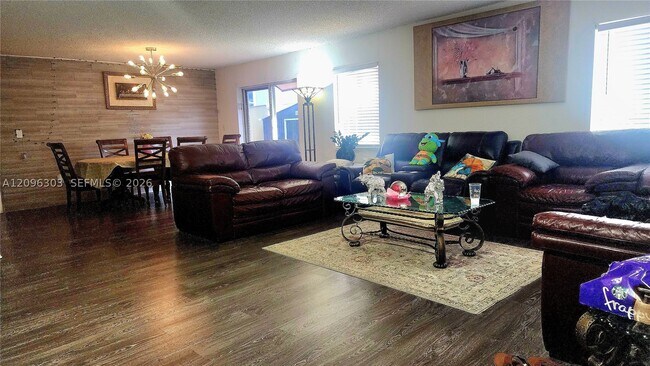 18849 NW 78th Pl Unidad A