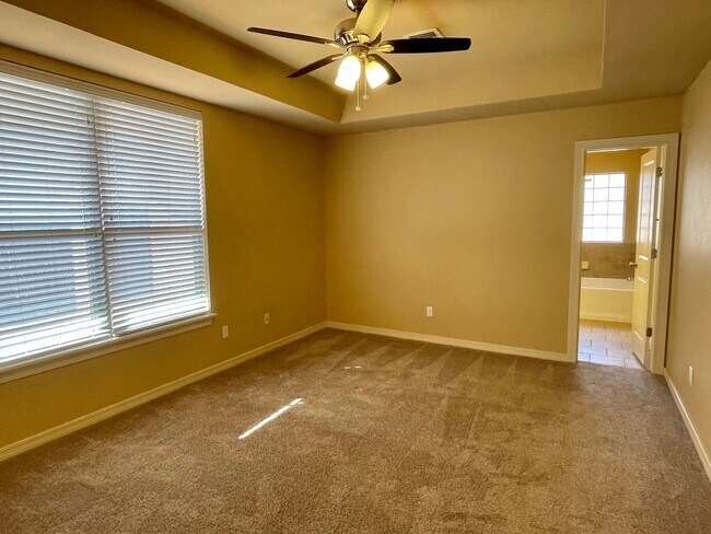 Photo - Edmond Home in Gated Community & Deer Creek Schools!