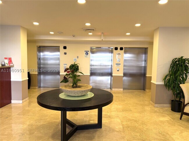 900 SW 8th St Unit 604