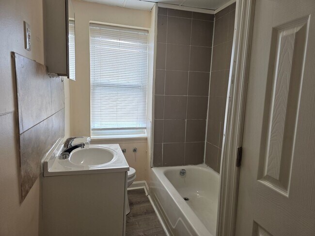 Photo - 100 N Franklin St Unit 1