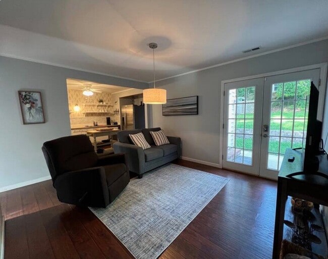 Photo - 608 Elm Ave