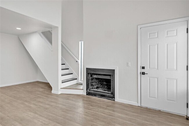 Photo - 11560 N May Ave Unidad G205