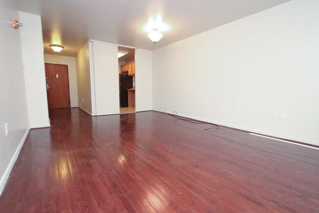 Photo - Luxury 1 Bedroom with Balcony, Pool & City Views – Hopkinson House