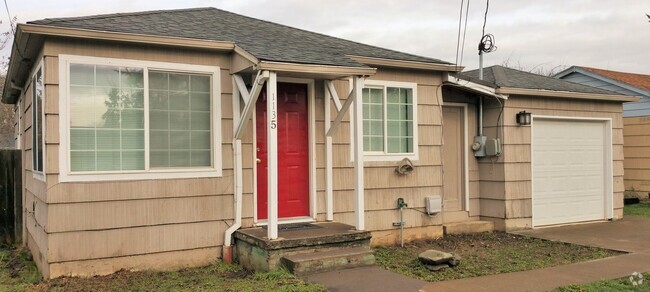 Building Photo - 2 Bedroom 1 Bath Cottage in Hillsboro Rental