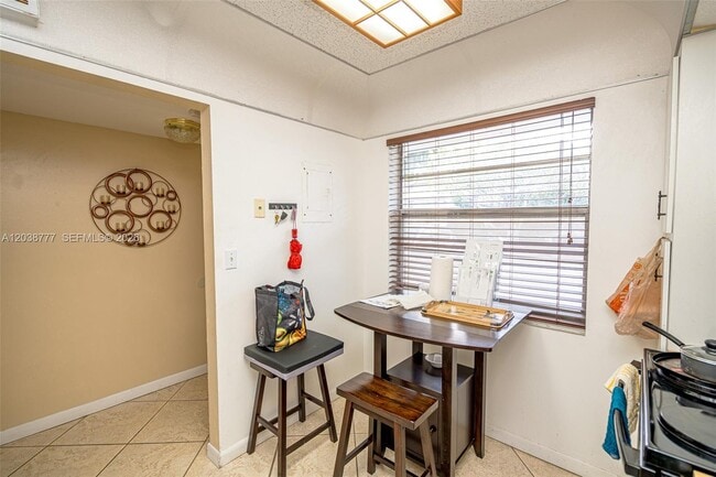 Photo - 3531 Inverrary Dr Unidad 108