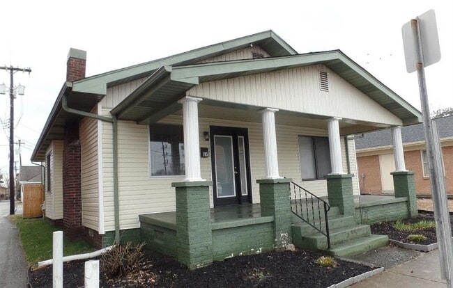 Photo - 105 W 5th St