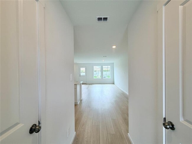 Photo - 842 Lynx St