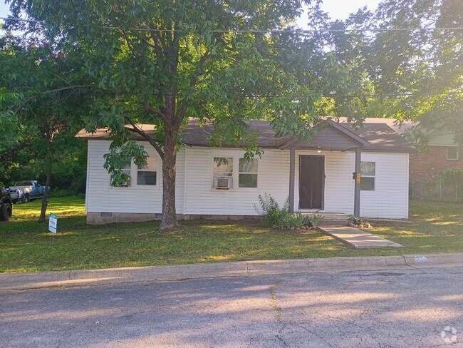 Building Photo - 204 Glover St Rental