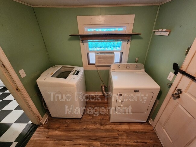 Photo - 511 E 14th St