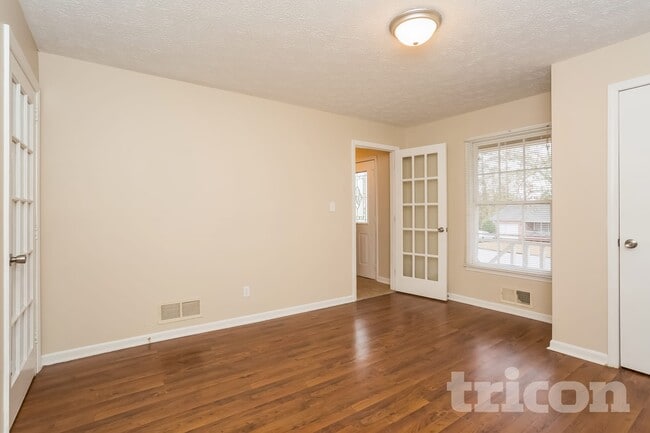 Photo - 1686 Underwood Dr SE