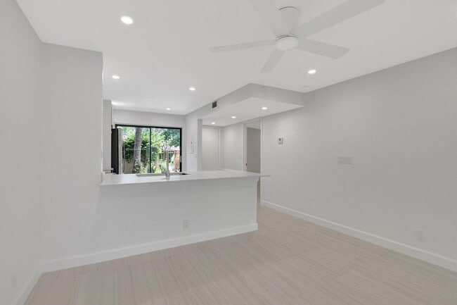 Photo - 3939 NE 5th Ave Unit A107