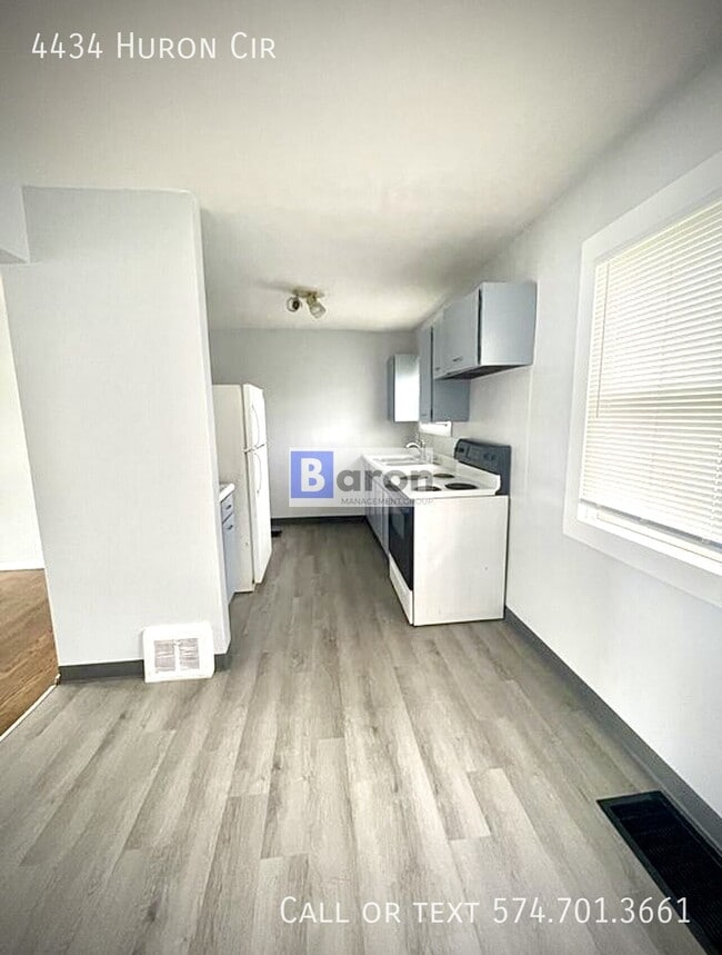 4434 Huron Cir