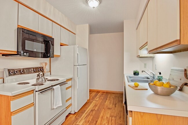 Photo - Plymouth Square