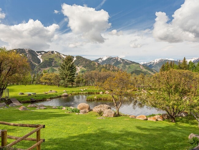 Photo - 209 E Reds Rd