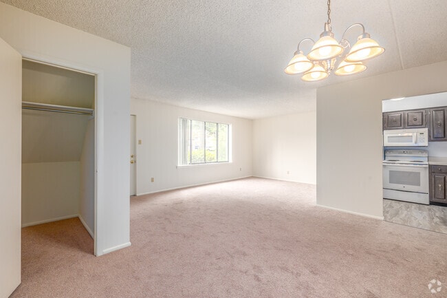 2BD, 1BA - 845SF - Dining Room - Living Room