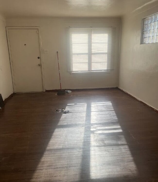 Photo - 6705 Donald St